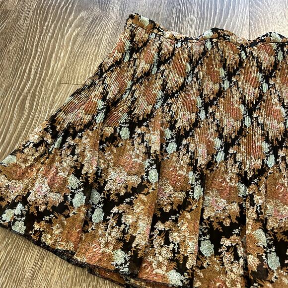 Buffalo David Bitton Lisinda Pleated Mini Skirt Sz Medium Boho Floral Print EUC - Picture 9 of 11